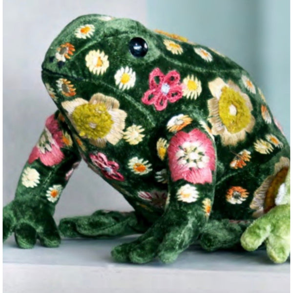 Beauty Silk Velvet Embroidered Frog in Grass Green