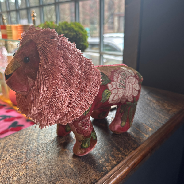 Bouquet Silk Velvet Embroidered Lion in Shaded Pink